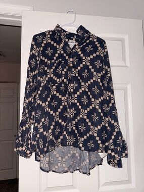 EXTRA SOFT 💙 BDG Navy and Cream Geometric Button-Up Jacket